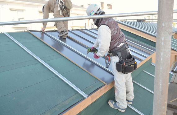 広く求人のご案内をしております | 長崎市の仁正瓦工業では屋根工事職人を募集しています