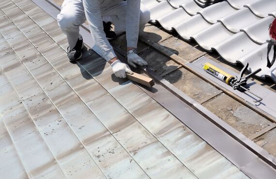 未経験者でも指導しますので、安心です | 長崎市の仁正瓦工業では屋根工事職人を募集しています
