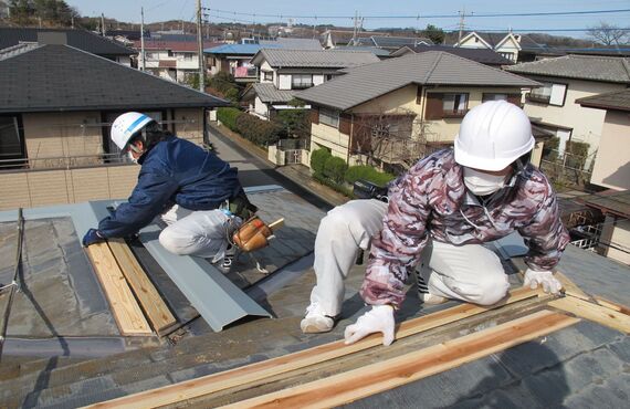 安定した職場で正社員を目指しませんか  | 長崎市の仁正瓦工業では屋根工事職人を募集しています　