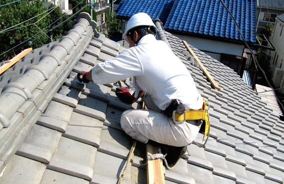 経験者が様々な資格や経験を活かせる職場です | 長崎市の仁正瓦工業では屋根工事職人を募集しています　